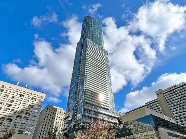 386 Yonge St #2213, Toronto, ON M5B 0A5
