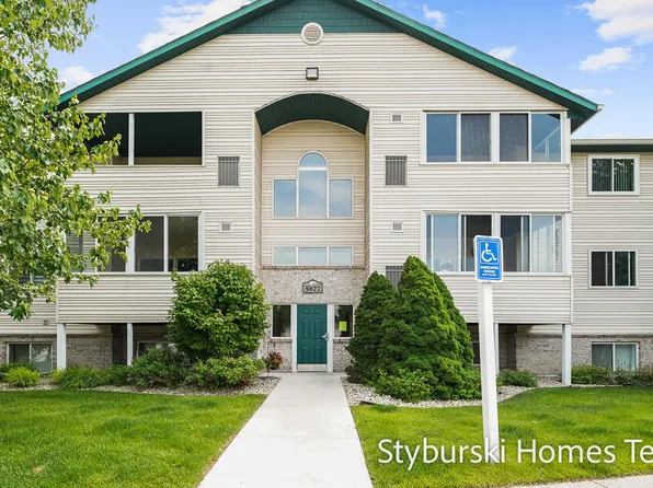 5877 Crosswinds Dr Unit 31, Norton Shores, MI 49444