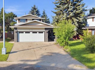 3432 Hill View Cres NW, Edmonton, AB T6L1P5