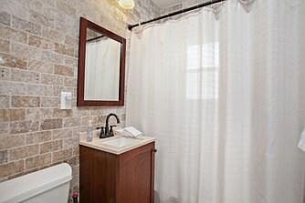 3rd image of 722 Balboa Ct