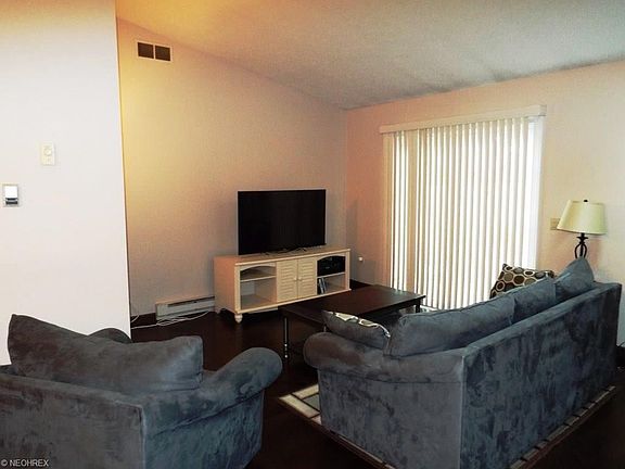 4th image of 903 Amherst Ln