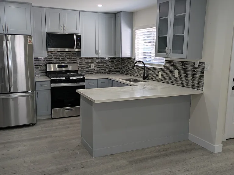 2355 Bennington Ln — Photo 2