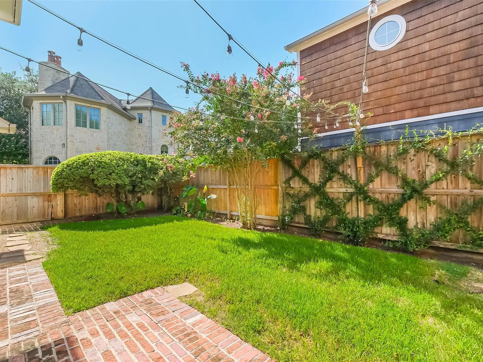 5 bed, 3.5 bath, 3271 sqft, $7,000 — Photo 2