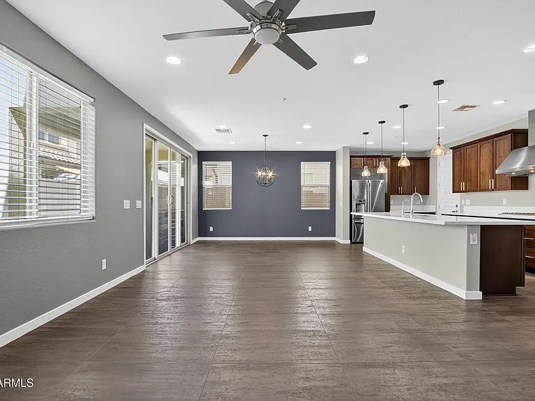 2350 W Gloria Ln — Photo 15