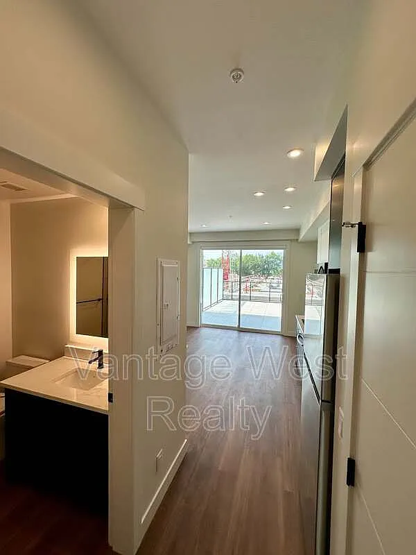 Studio, 1.0 bath, 314 sqft, $1,550 — Photo 4