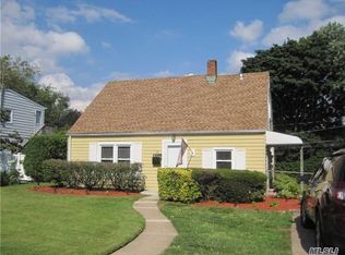 73 Barnyard Ln, Levittown, NY 11756