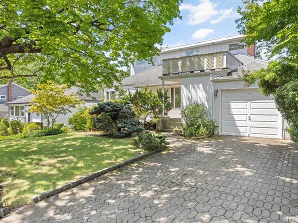 24 Cornell Drive, Great Neck, NY 11020