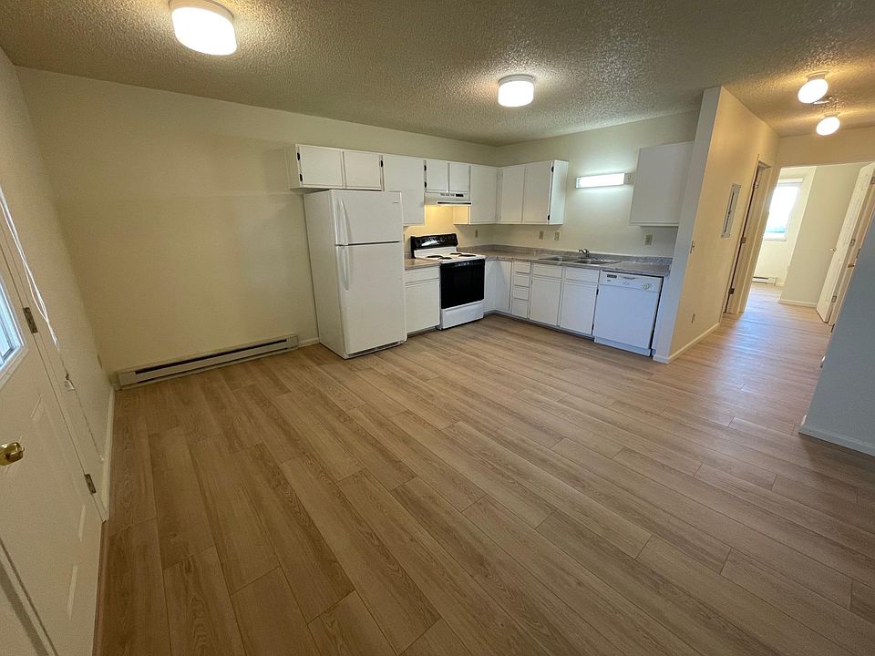 kitchen & eating area Fami