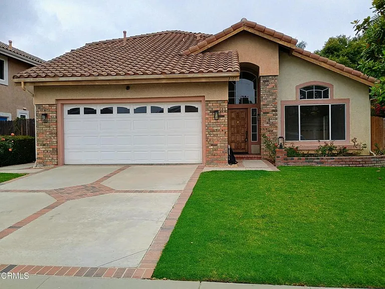 1405 La Culebra Cir — Photo 3
