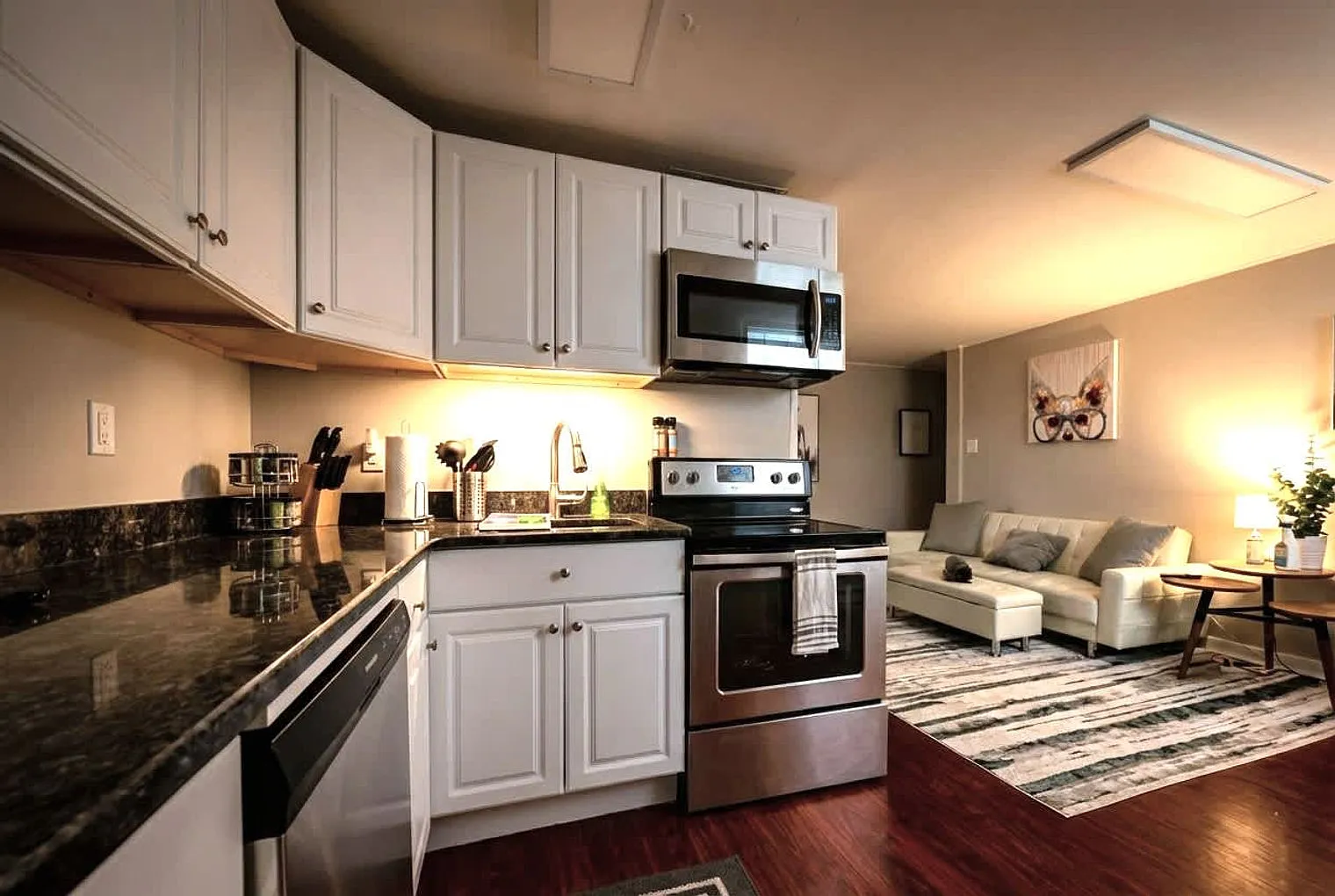 1 bed, 1.0 bath, 947 sqft, $2,592 — Photo 4