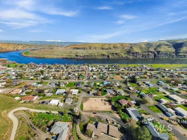 321 Pierce St, Asotin, WA 99402