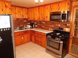 2nd image of 859 Bataan Ave