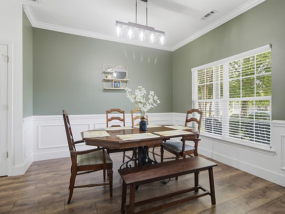 4th image of 200 Equinox Cir