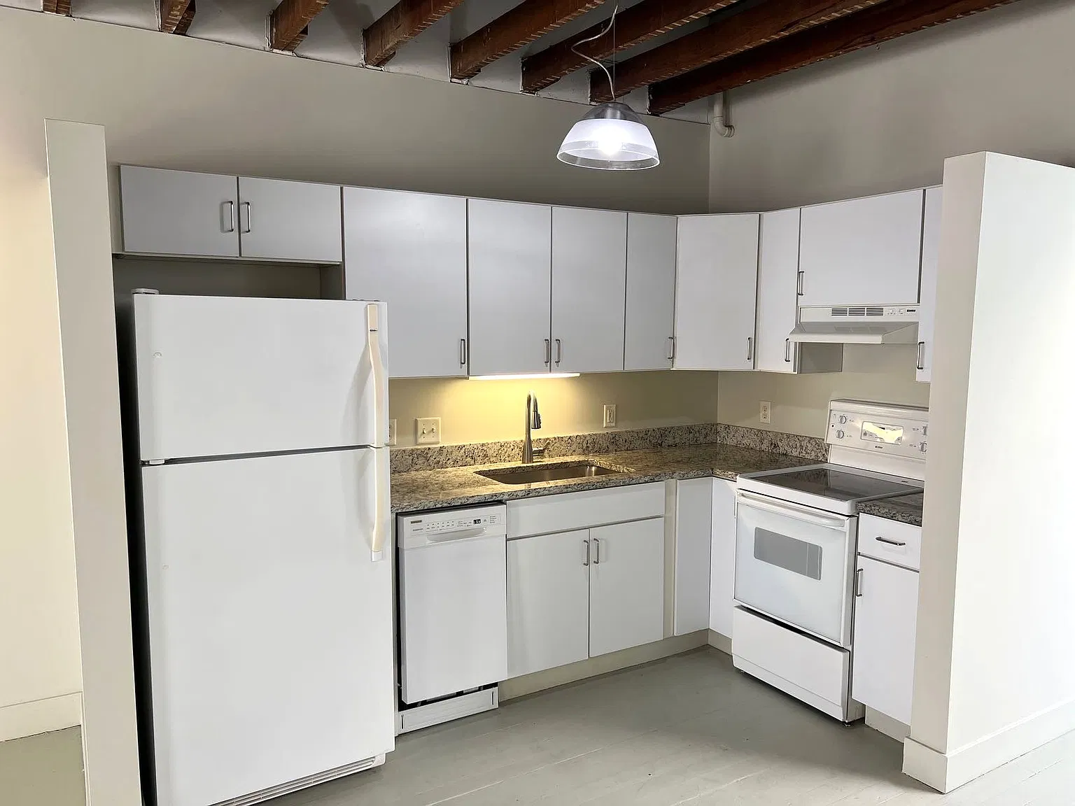 1 bed, 802 sqft, $1,355 — Photo 2