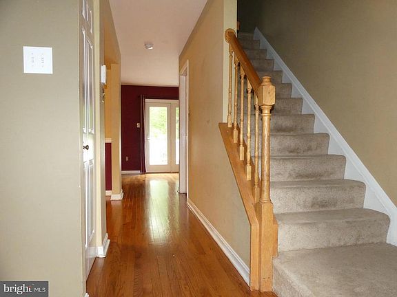 3rd image of 28 Hunting Horn Cir