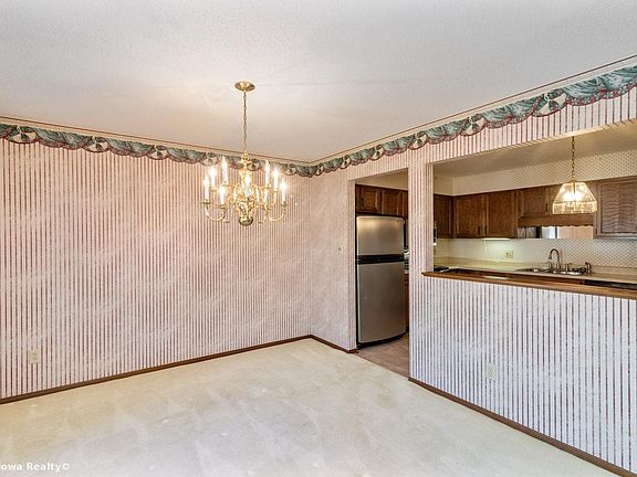 4th image of 1212 49th St Unit 5