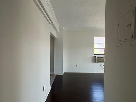 3rd image of 1001 Saint Paul St Unit 5H