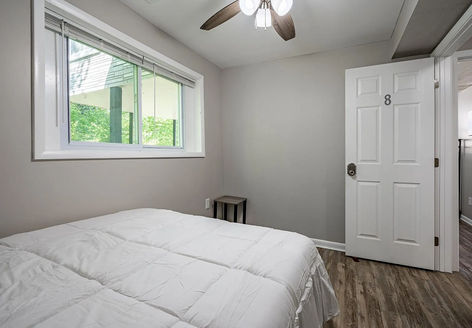 4 bed, 4.0 bath, 1481 sqft, $702 — Photo 2