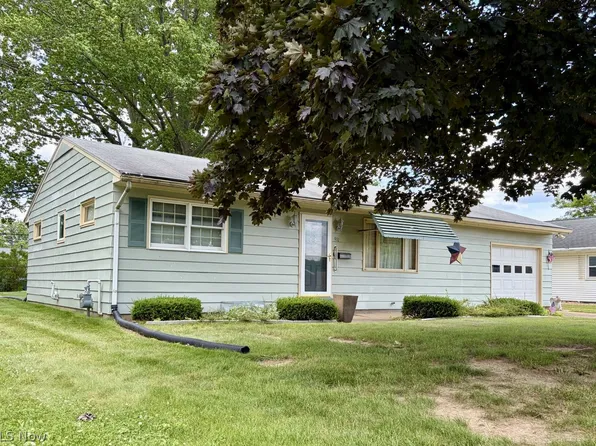 911 5th St NW, New Philadelphia, OH 44663