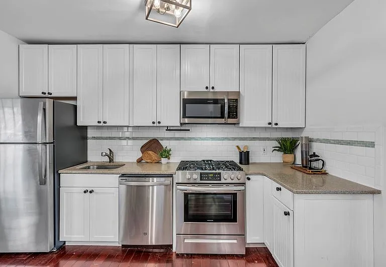 37 Shrewsbury Ave — Photo 17