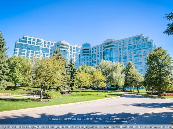 7825 Bayview Ave #304, Markham, ON L3T 7N2