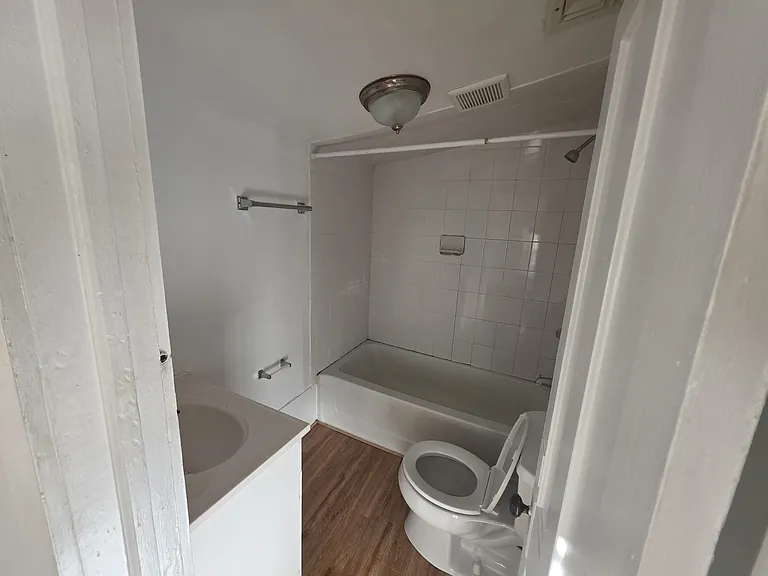 138 Washington St #10 — Photo 4