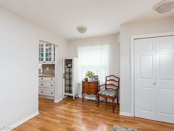5th image of 240 Lincoln Ave
