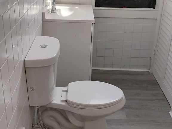 2nd image of 263 6th St #2