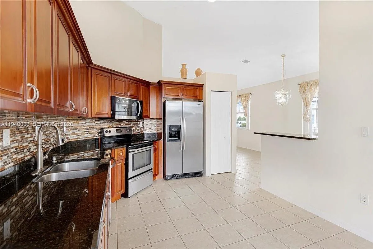 3 bed, 1452 sqft, $3,250 — Photo 2