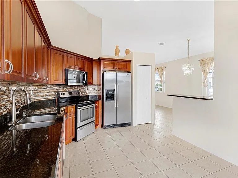 7620 S Aragon Blvd — Photo 2