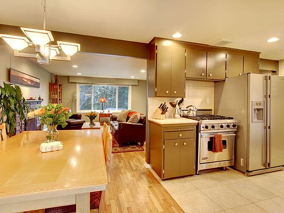 Kitchen & dining space