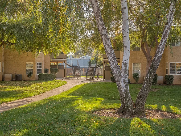 Oak Meadow Apartments — Photo 5