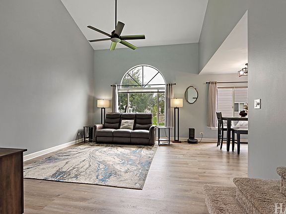 2nd image of 3 Crabapple Ct