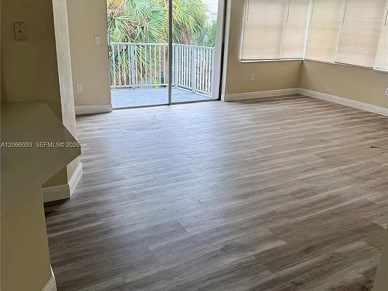 9390 E Bay Harbor Dr #10 — Photo 2