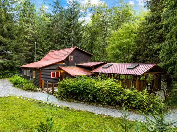 10201 Foss River Place NE, Skykomish, WA 98288