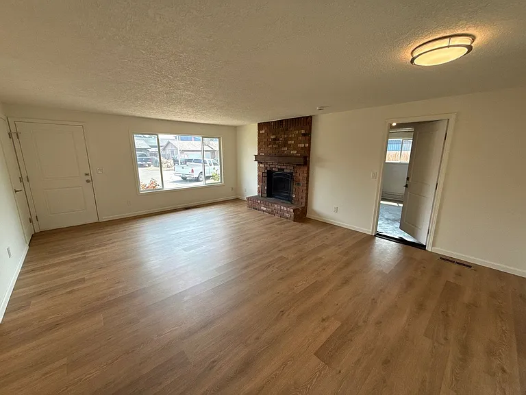 3641 Cherrylawn Ct NE — Photo 5