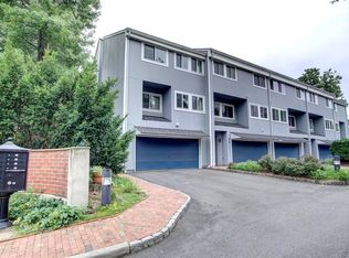 27 Richard Ct, Princeton, NJ 08540