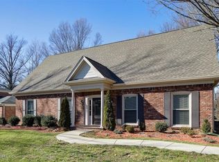 6307 Two Springs Ln, Windy Hills, KY 40207