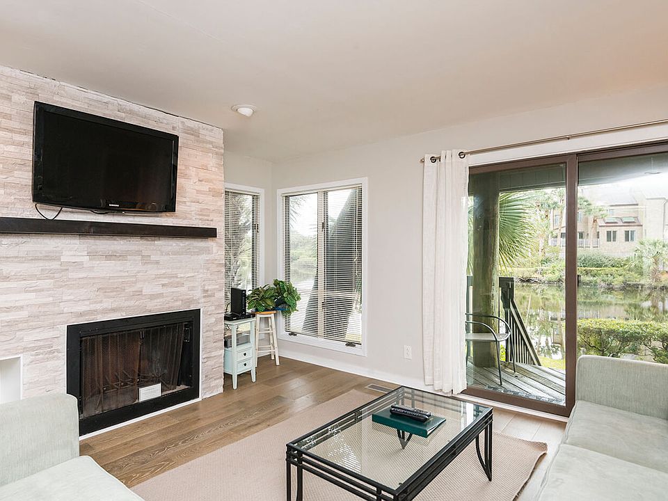 1st image of 4565 Park Lake Dr