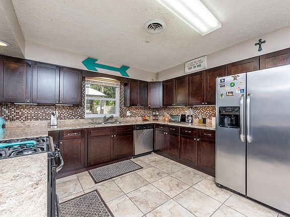 4th image of 1800 SE 57th Ct