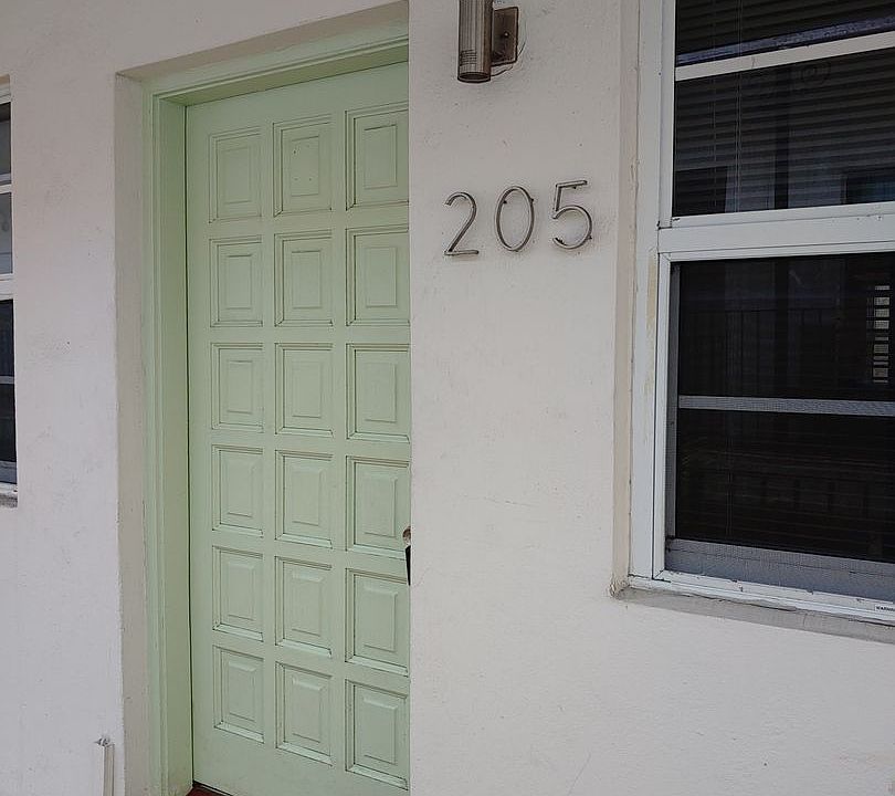 1st image of 6930 Byron Ave