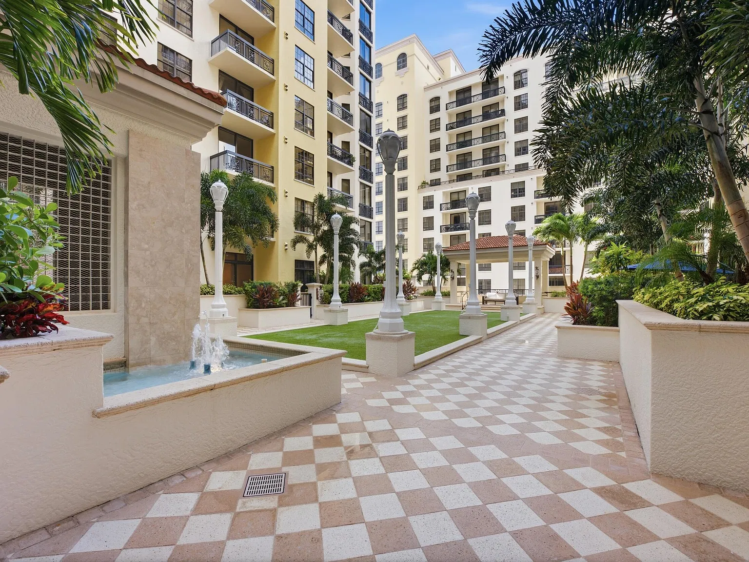 1 bed, 1.5 bath, 959 sqft, $6,000 — Photo 3