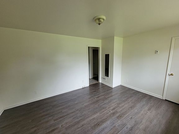 4th image of 2513B Campbell St