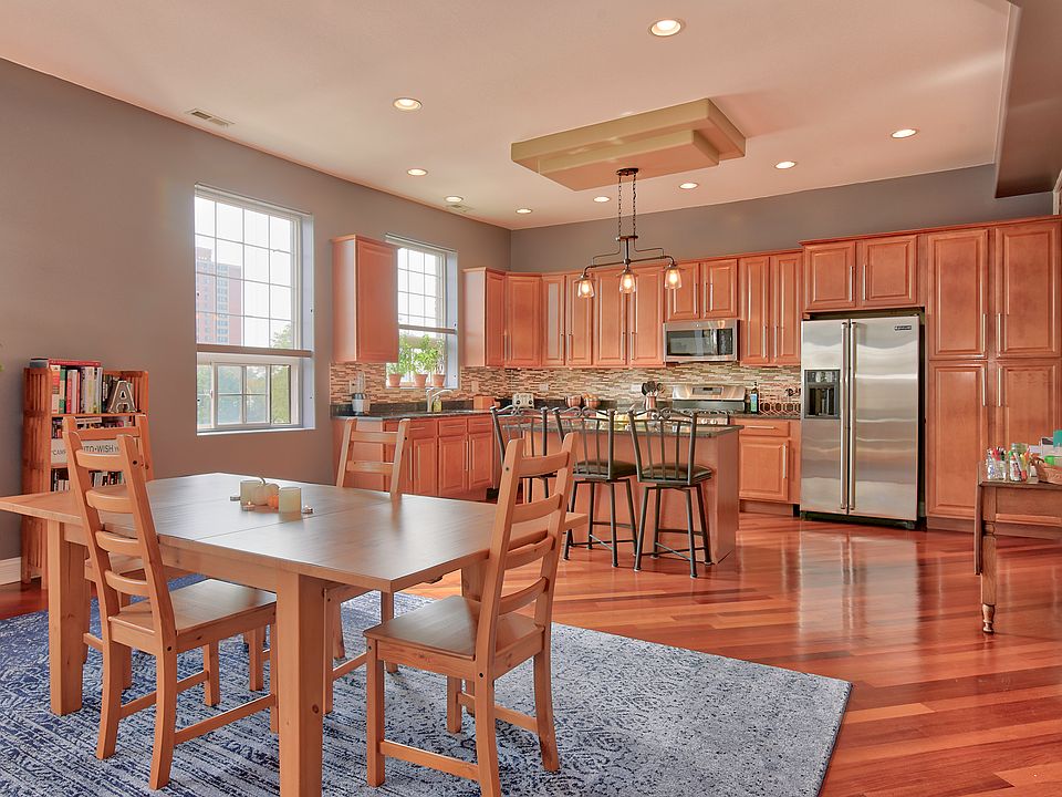 1st image of 5013 S King Dr Unit 3E