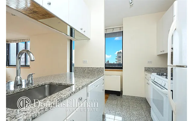 Rented by Douglas Elliman | media 34
