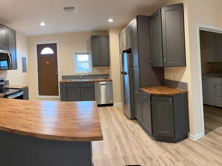 390 E Bay St — Photo 2