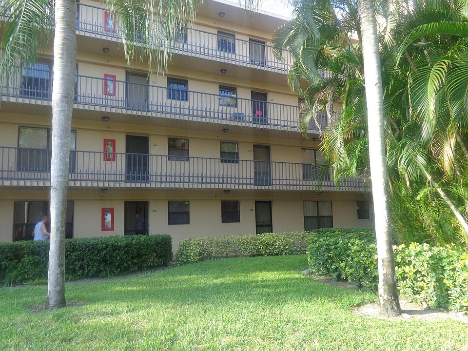 1st image of 4760 W Lucerne Lakes Boulevard #207