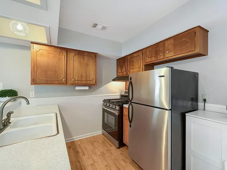 8308 Hathaway Dr — Photo 26
