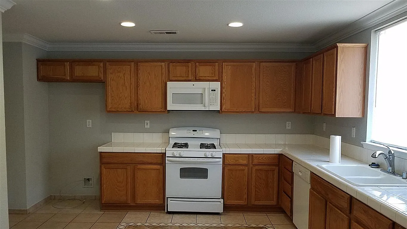 1 Casper Ct — Photo 1