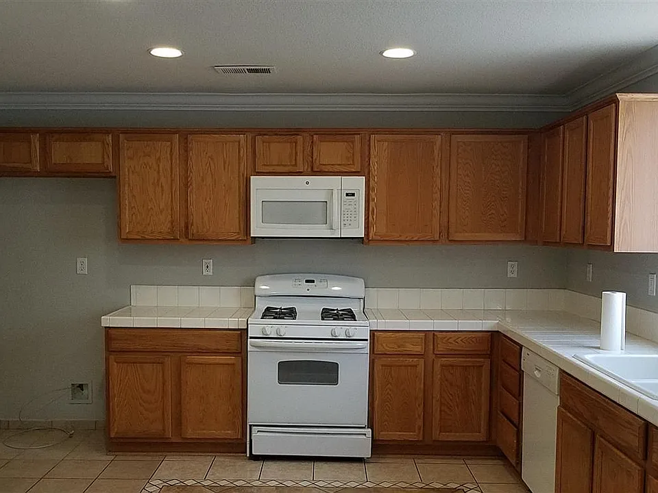1 Casper Ct